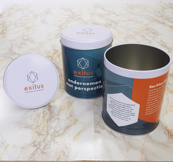 Blikken met eigen label en dekselbedrukking voor Exitus